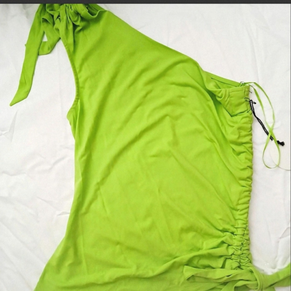 🆕️ One Shoulder top W ruching.